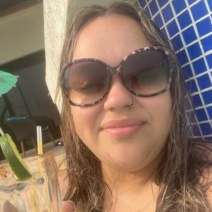 Meet your Posher, Claudia